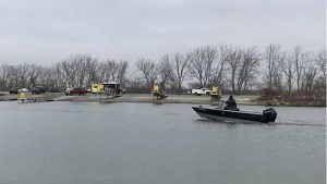 One Fisherman Rescued, One Missing after Boat Capsizes
