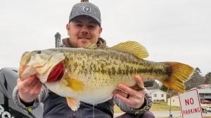 Angler Catches 14-pound Bass to End 2017