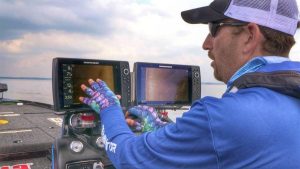 How to Set Up Dual Fish Finders for Side Imaging