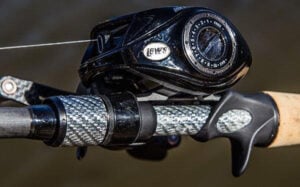 13-fishing-omen-black-casting-rod-reel-seat.jpg