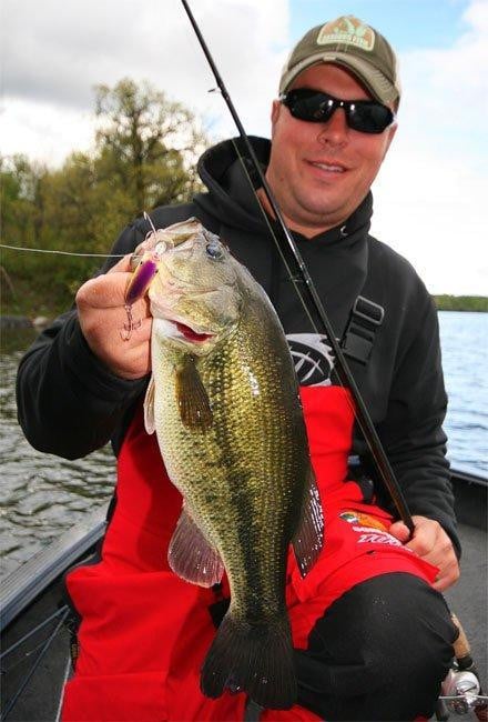 crankbait-ice-out-bass.jpg