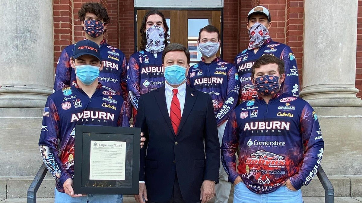auburn bass fishing team posing with award