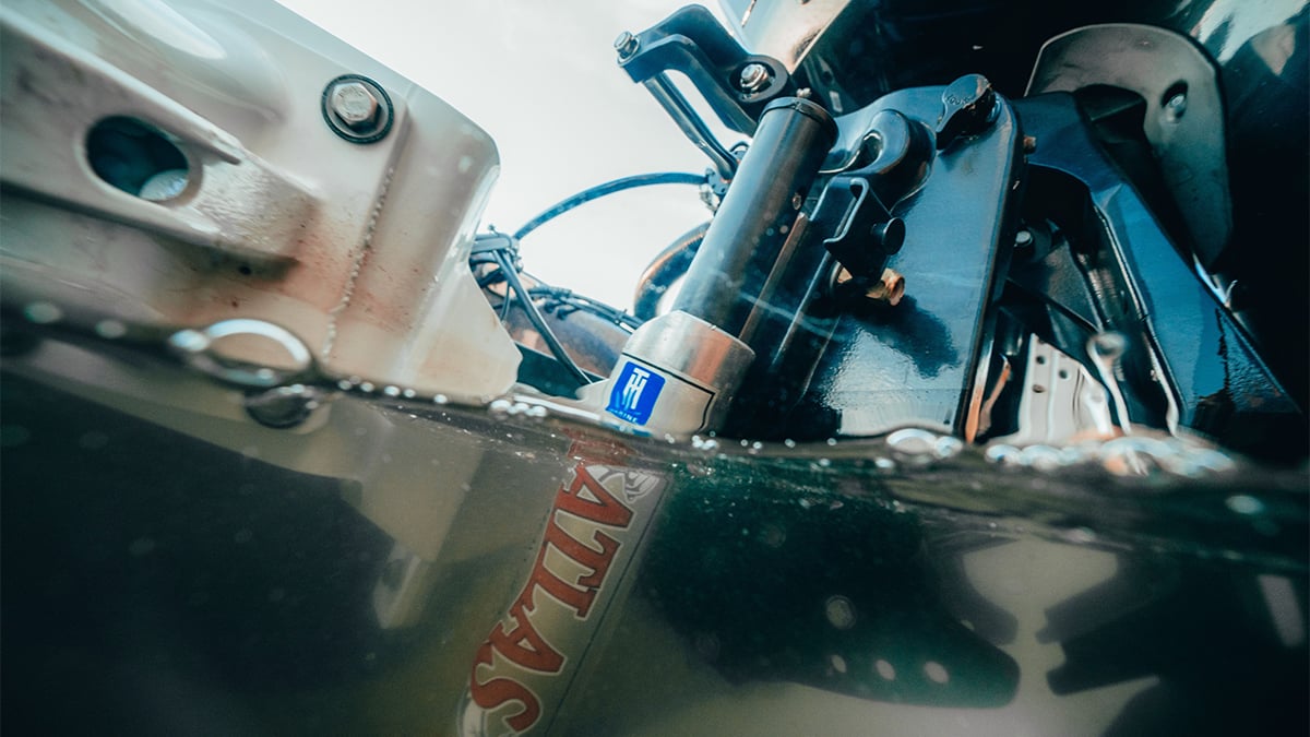 jack plate on fishing boat