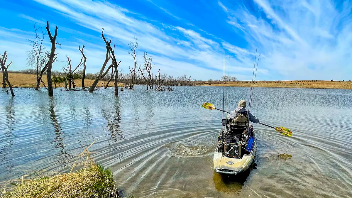 paddling kayaks with kayak paddles