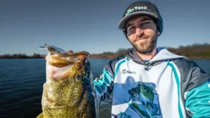 Winter Jerkbait Bass Fishing Around Trees and Brush