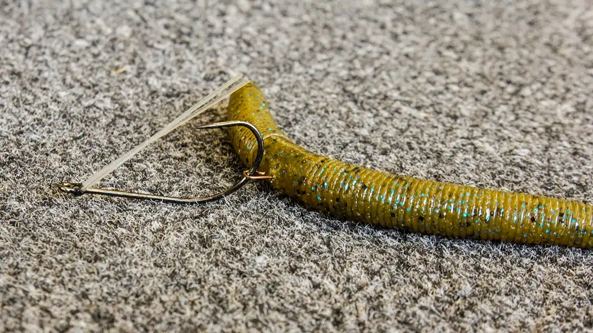 make a wacky rig with a hitch hiker