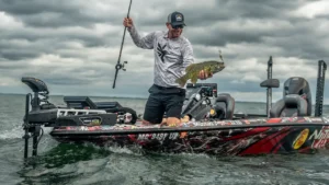 Cranking Great Lakes Smallmouth in Heavy Wind with KVD