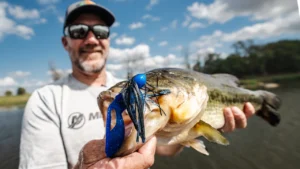 [VIDEO] Jig Fishing Brush Piles | When to Upsize for Bigger Bites