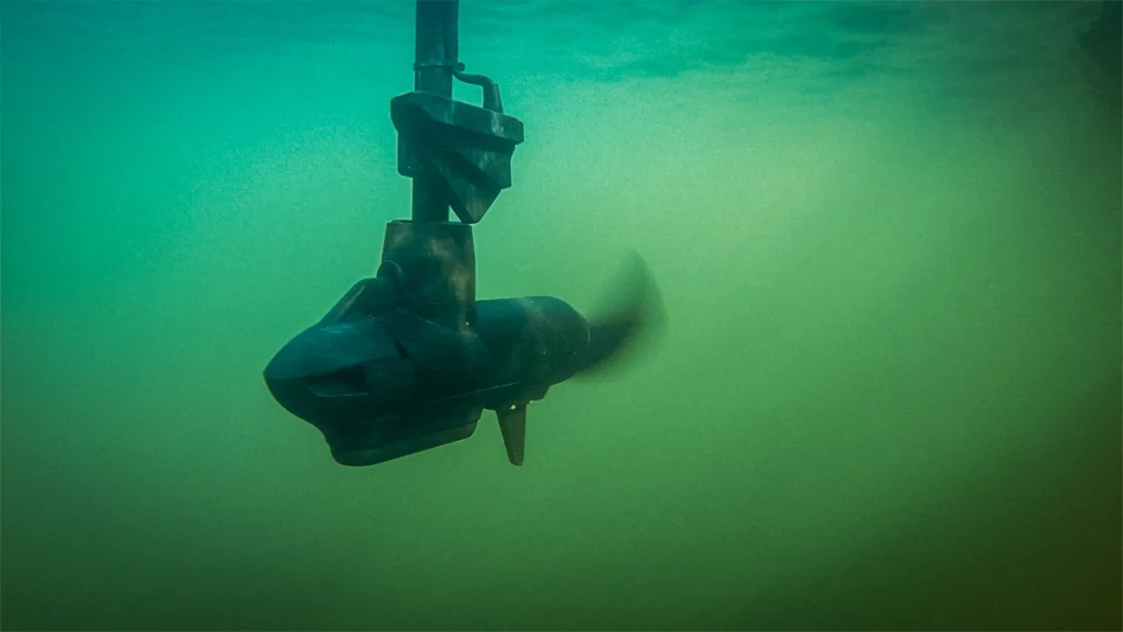 trolling motor underwater with sonar transducer