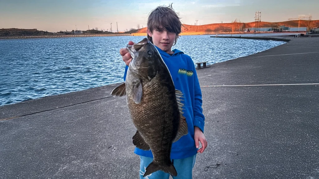 bennet with illinois record smallmouth bass