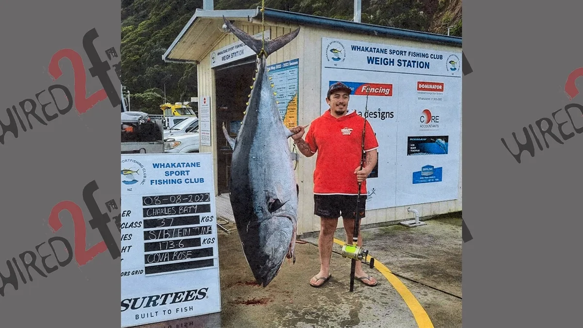 A man stands next to his world-record Southern bluefin tuna