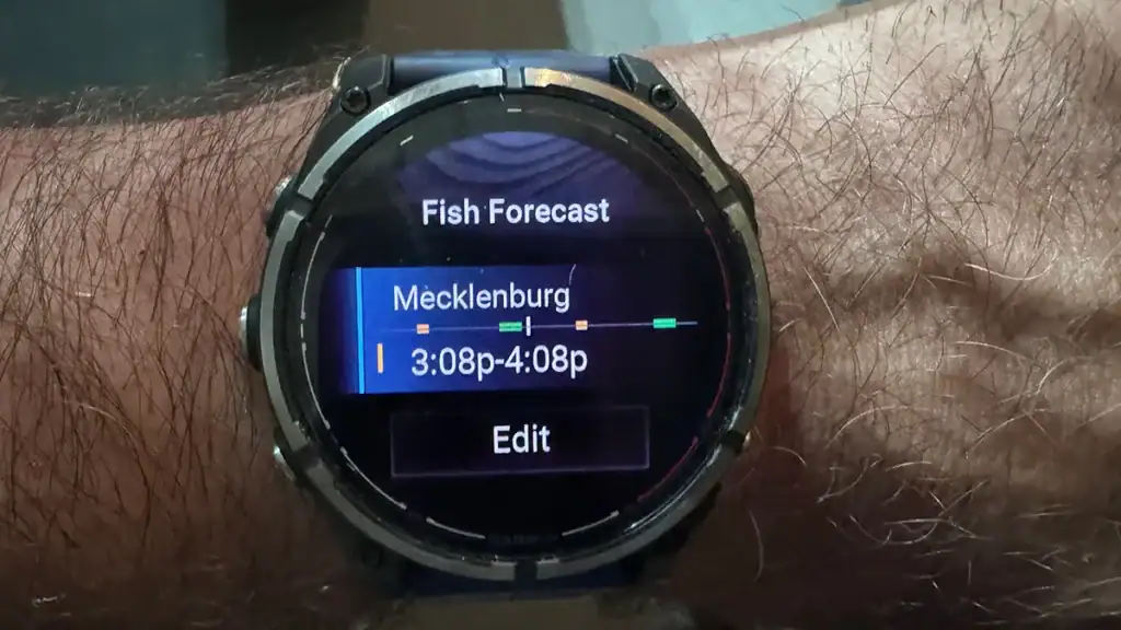 Garmin Quatix 8 fish forecast