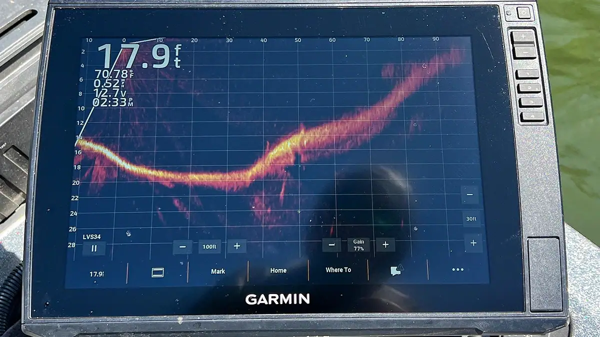 Close-up of a FFS screen used to find fish around docks.
