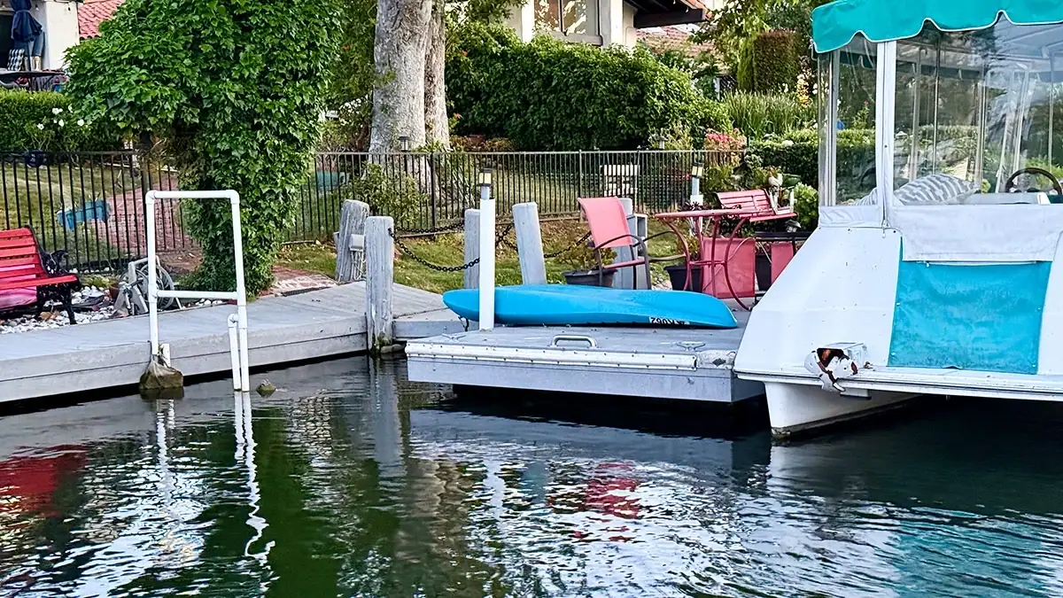 How many targets do you see in this setting, and where would you cast a Senko first? Under the boat? Under the shady part of the dock it’s tied to? Or in the back corner near the dock piling? All could hold bass.