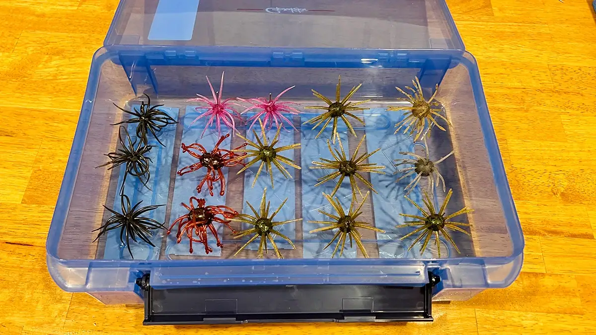Using just a deep tackle tray, a lighter, and some metal wires, you can DIY your own urchin storage solution.